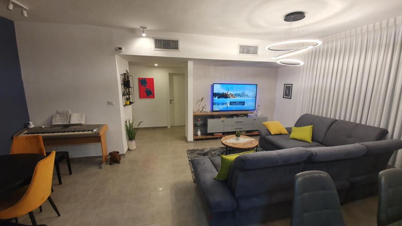 Tami Rooms Nahariya Exteriör bild